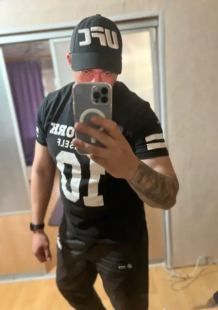 Артем из Шадринска, мне 34, познакомлюсь на одну ночь