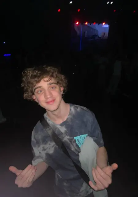 Я Гоша, 20, из Твери, ищу знакомство для постоянных отношений