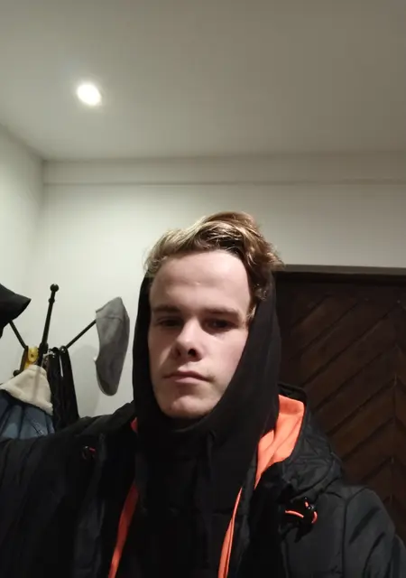 Я Яра, 19, из Гатчины, ищу знакомства без обязательств