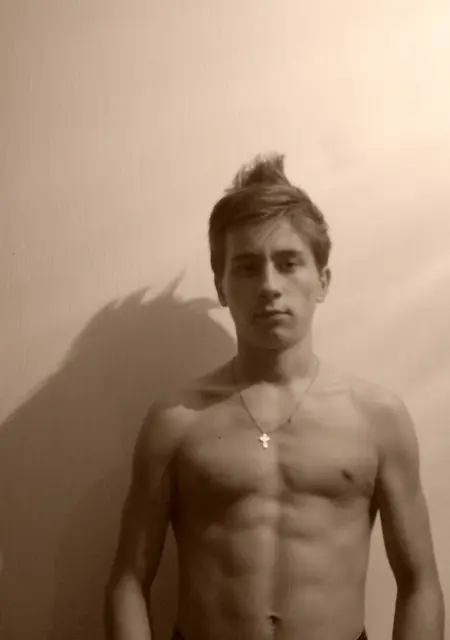 Гриша из Чебоксар, мне 34, познакомлюсь для приятного времяпровождения