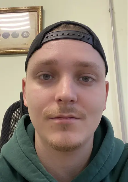 Я Артем, 29, знакомлюсь для общения в Москве