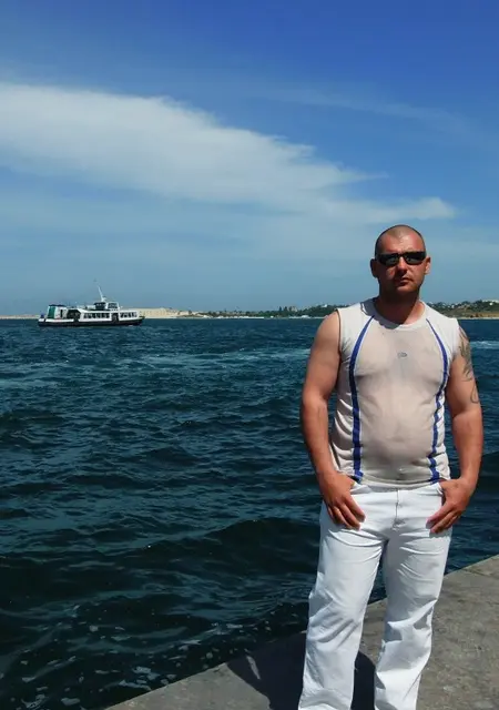 Олег из Нефтеюганска, мне 49, познакомлюсь для общения