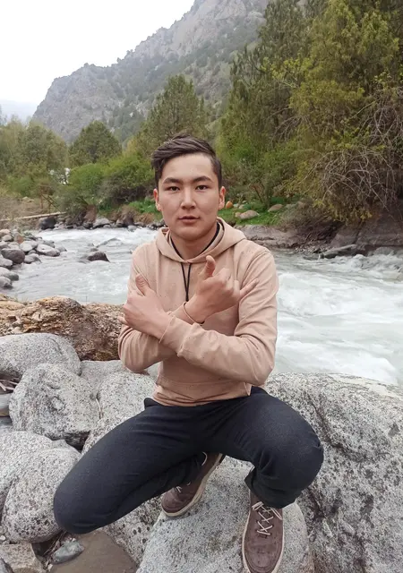 Я Ражап, 21, из Томска, ищу знакомства на одну ночь