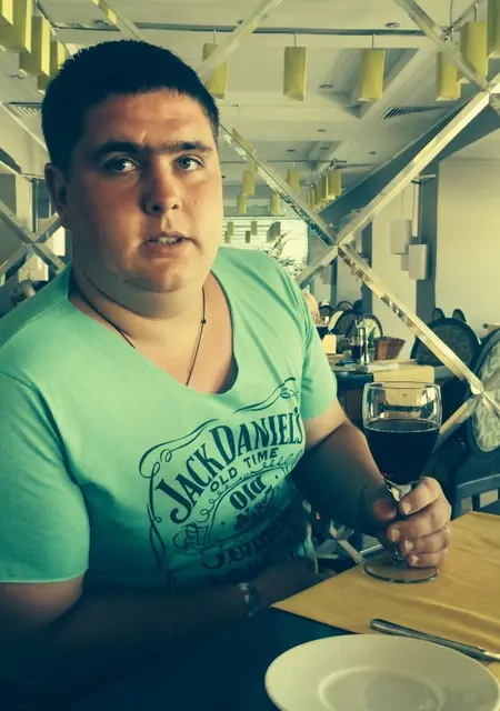 Я Алексей, 35, из Хотькова, ищу знакомство для приятного времяпровождения