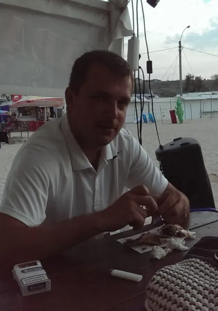 Я Макар, 45, из Хотькова, ищу знакомства на одну ночь