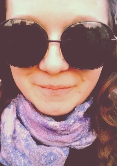 Я Надежда, 18, из Белгорода, ищу знакомство для постоянных отношений