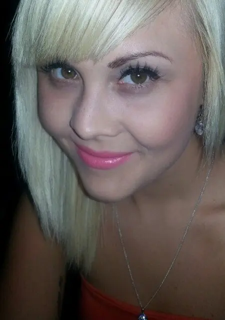 Я Снежана, 23, из Белогорска, ищу знакомство для постоянных отношений