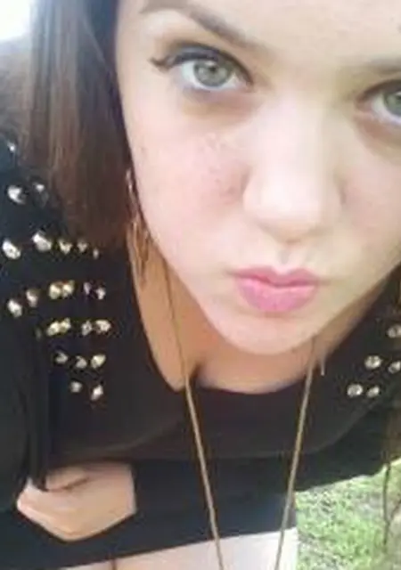 Я Регина, 18, из Шимановска, ищу знакомство для постоянных отношений