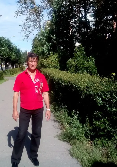 Борис из Соснового Бора, мне 48, познакомлюсь на одну ночь