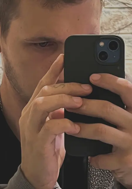 Я Николай, 19, из Феодосии, ищу знакомства без обязательств