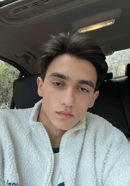 Я Maksin, 24, из Санкт-Петербурга, ищу знакомство для постоянных отношений