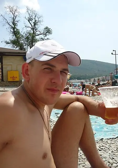 Илья из Туапсе, ищу на сайте знакомства на одну ночь