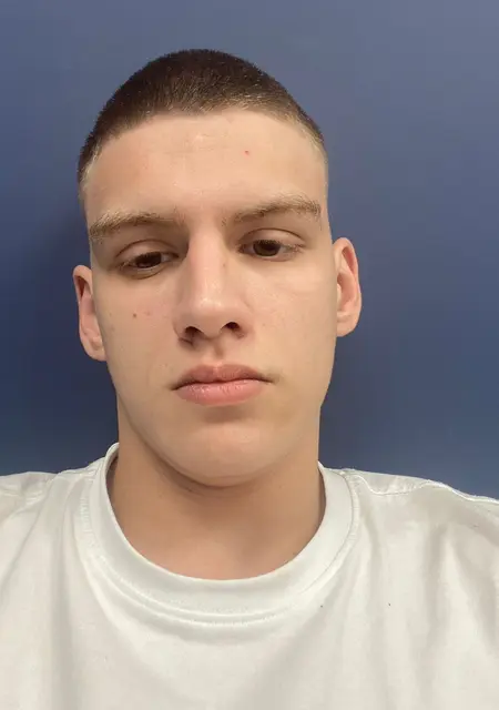 Я Роберт, 21, из Сочи, ищу знакомство для приятного времяпровождения