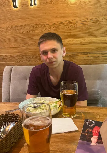 Я Александр, 20, из Новосибирска, ищу знакомства на одну ночь