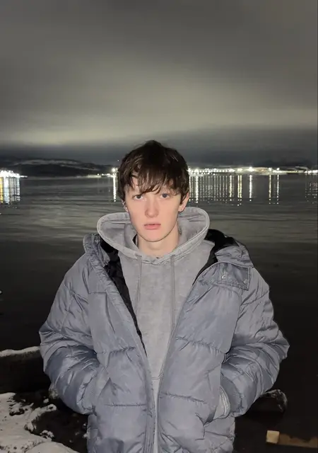 Егор из Мурманска, ищу на сайте знакомства на одну ночь