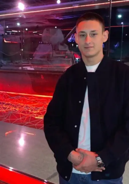 Богдан из Ростова-на-Дону, мне 19, познакомлюсь для общения