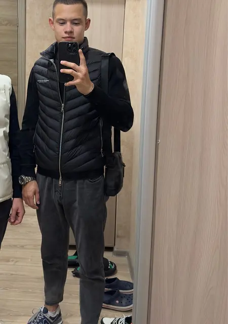 Я Артём, 21, из Алексеевки, ищу знакомство для совместных путешествий