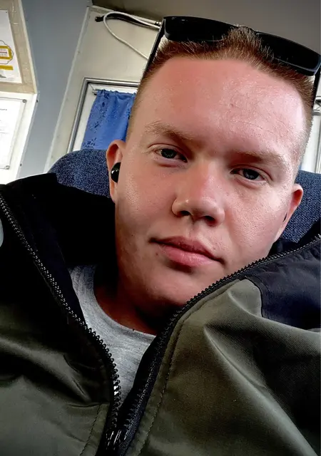 Я Denchik, 23, из Санкт-Петербурга, ищу знакомство для приятного времяпровождения