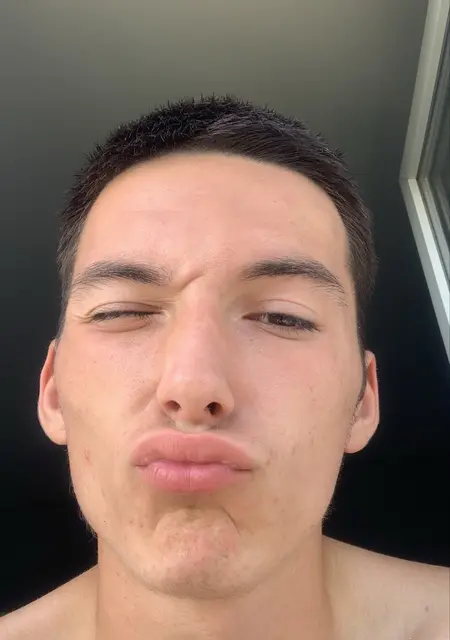 Ruslan из Зимы, мне 19, познакомлюсь без обязательств