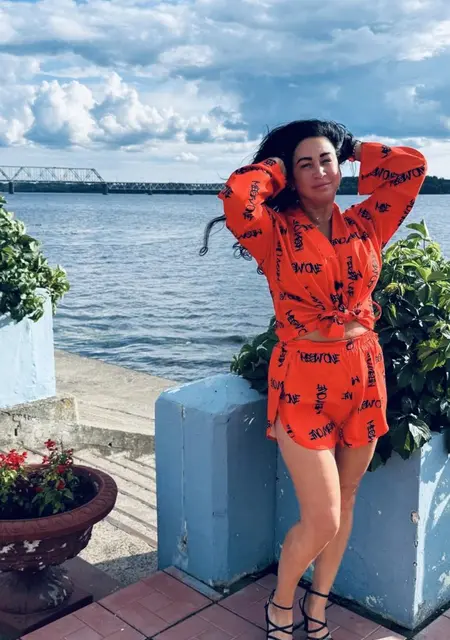 Настя из Костромы, мне 42, познакомлюсь для приятного времяпровождения