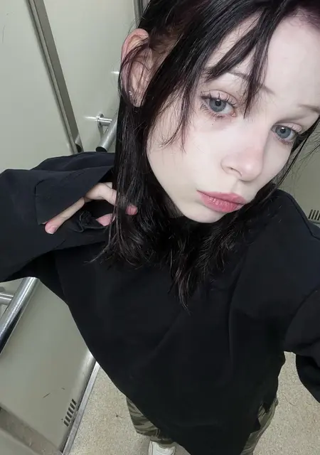 Мила из Ярославля, мне 18, познакомлюсь без обязательств