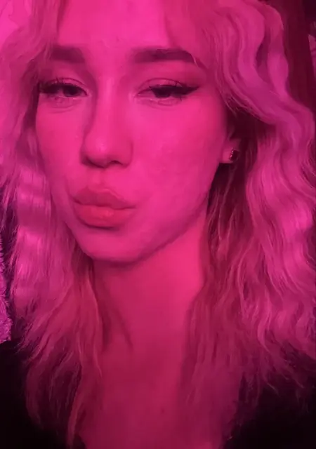 Александра из Челябинска, мне 18, познакомлюсь без обязательств