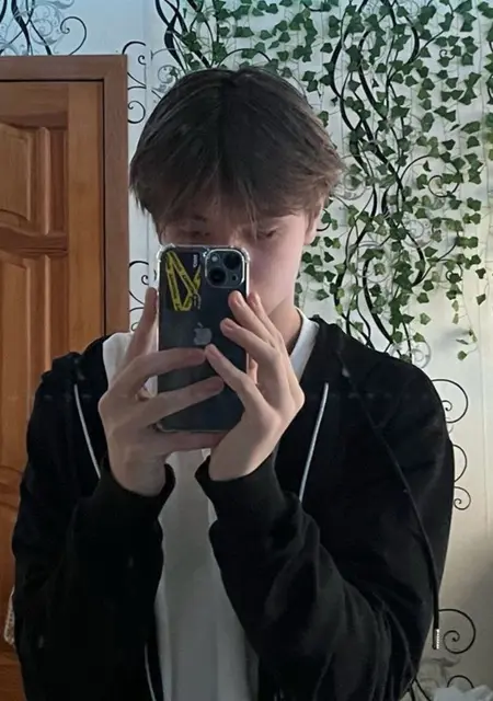 Sasha из Кирова, мне 21, познакомлюсь на одну ночь