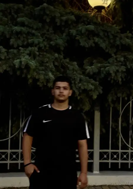 Давид из Минеральных Вод, мне 19, познакомлюсь для приятного времяпровождения