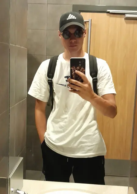 Я Андрей, 21, знакомлюсь на одну ночь в Ростове-на-Дону