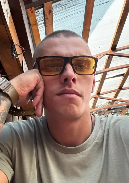 Я Александр, 30, знакомлюсь для открытые отношения в Звенигороде