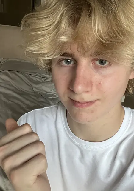 Я Денис, 18, знакомлюсь без обязательств в Москве