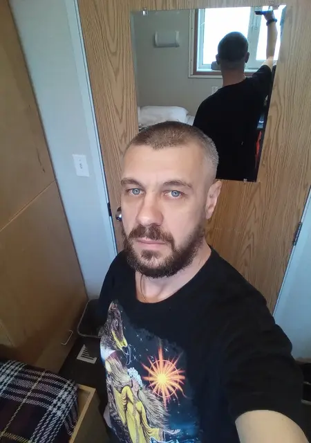 Vlad из Магадана, мне 50, познакомлюсь для приятного времяпровождения