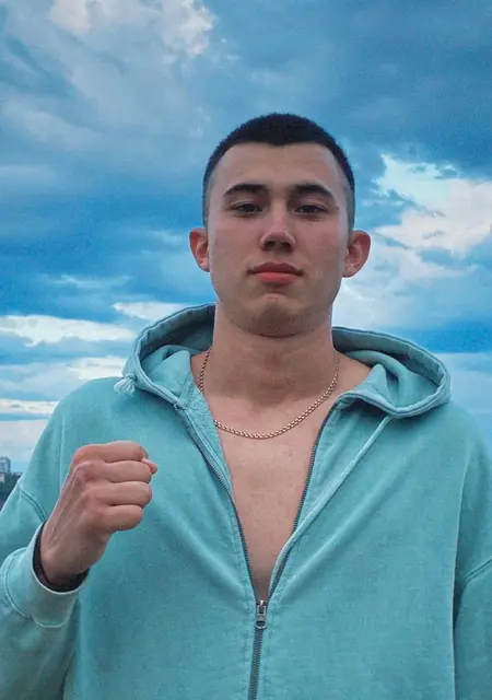 Я Дамир, 20, знакомлюсь для общения в Перми