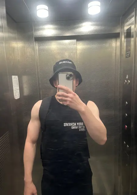 Я Кирилл, 21, знакомлюсь для общения в Новосибирске