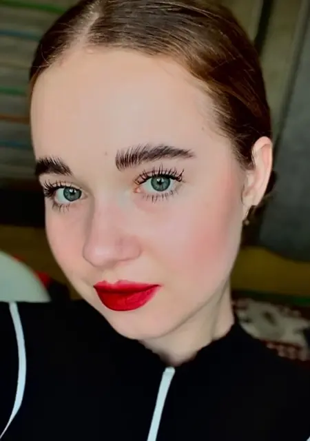 Я Елизавета, 19, из Симферополя, ищу знакомство для приятного времяпровождения