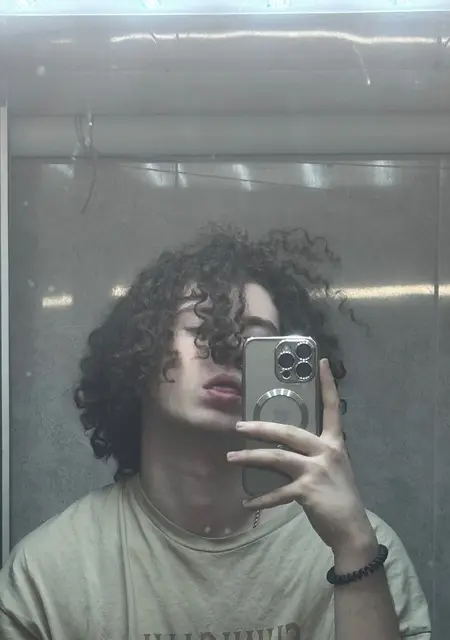 Я Viktor, 21, из Екатеринбурга, ищу знакомство для постоянных отношений