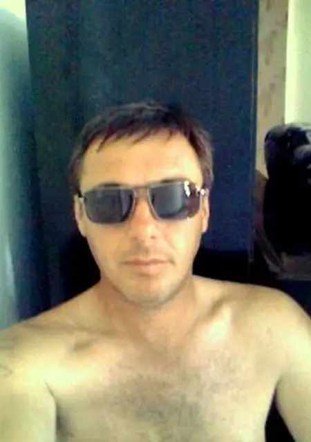 Alex из Крымска, мне 54, познакомлюсь на одну ночь