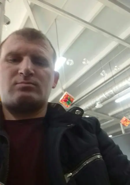 Олег из Новочеркасска, мне 38, познакомлюсь для приятного времяпровождения