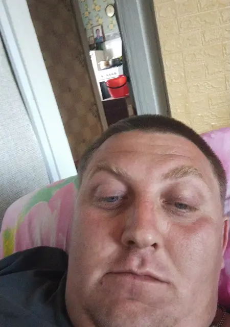 Саша из Кирова, ищу на сайте знакомства на одну ночь