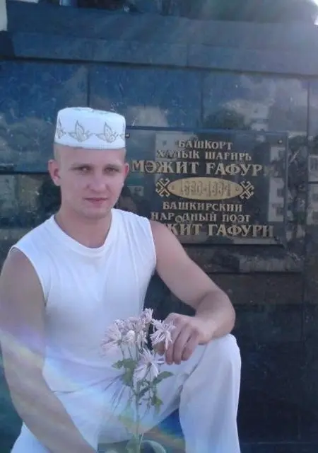 Я Коленька, 39, из Железногорска, ищу знакомства на одну ночь