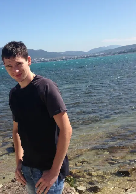 Алексей из Троицка, ищу на сайте постоянные отношения