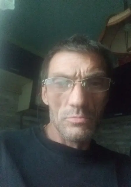 Леня из Волхова, ищу на сайте постоянные отношения