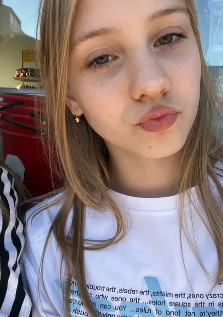 Я Анастасия, 19, из Сургута, ищу знакомства на одну ночь