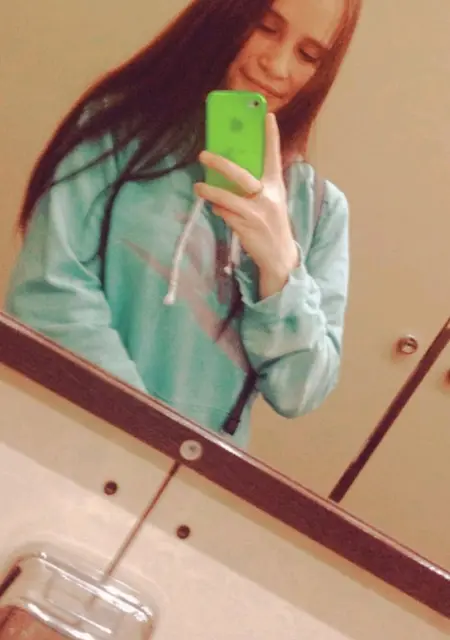 Ксюша из Кирова, ищу на сайте знакомства на одну ночь