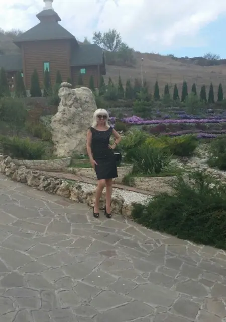 Я Лариса, 47, знакомлюсь для вирта в Москве