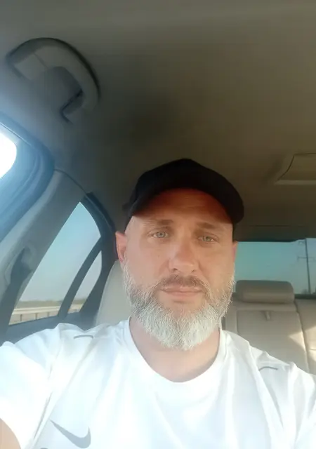 Андрей из Сургута, мне 41, познакомлюсь для приятного времяпровождения