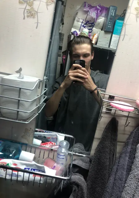 Я Жека, 19, из Чапаевска, ищу знакомство для постоянных отношений