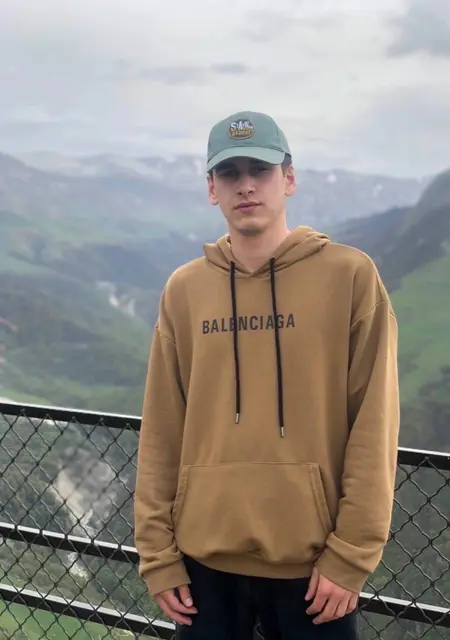 Я Адам, 28, знакомлюсь на одну ночь в Якутске