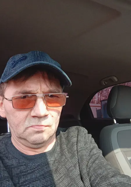 Валера из Кировска, мне 54, познакомлюсь на одну ночь