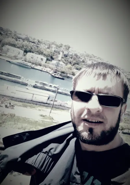 Я Артём, 36, из Сак, ищу знакомства на одну ночь